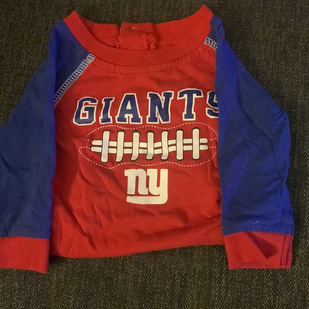 Long sleeve NY Giants onesie. 0-3 months.